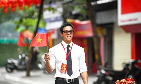 “Nam thần khẩu trang” Hưng Nguyễn gây chú ý tại buổi tổng hợp luyện diễu hành 2/9