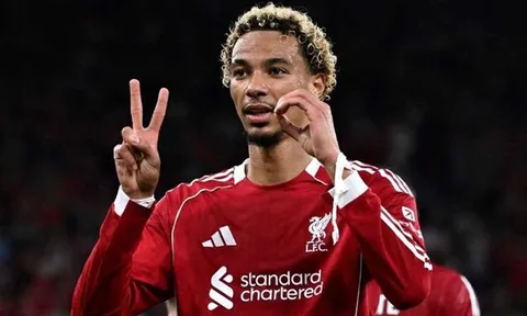 Chạm trán Liverpool, Eddie Howe dè chừng Ekitike