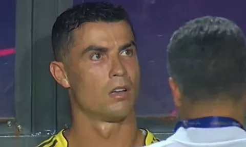 Ronaldo rưng rưng ngày Al-Nassr lỡ hẹn danh hiệu
