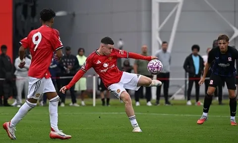 Con trai Rooney ghi bàn, U18 MU hủy diệt Middlesbrough