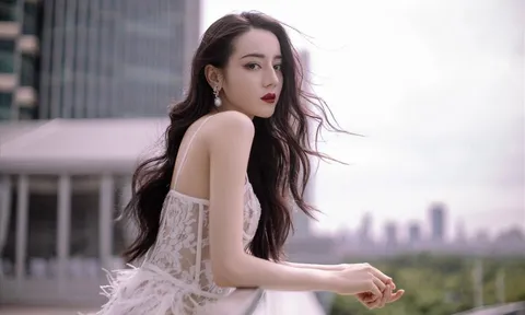 Địch Lệ Nhiệt Ba và 6 tips đơn giản duy trì làn da trắng mịn cùng vóc dáng gợi cảm