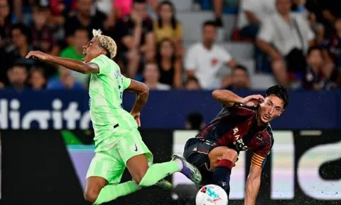 Barcelona ngược dòng không tưởng, đánh bại Levante phút bù giờ