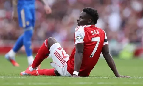 Saka chấn thương, Ian Wright đề xuất cái tên thay thế