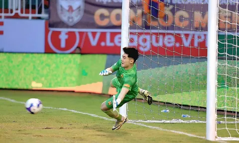 CĐV HAGL phấn khích với màn thể hiện của Trung Kiên trước Hà Nội FC