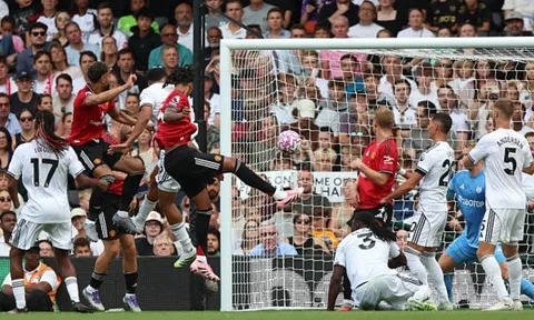 HLV Silva khẳng định Yoro phạm lỗi trong bàn thắng của Man United