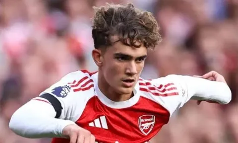 Dowman gây ấn tượng ở Arsenal, Rooney nhắc nhở điều quan trọng