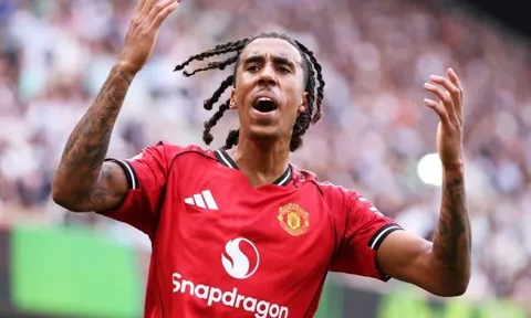 Leny Yoro sáng, Manchester United tối!
