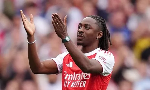 Fabrizio Romano hé lộ cuộc họp khẩn cấp đưa Arsenal đến với Eze