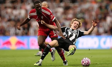 Konate gây thất vọng, Guehi là lời giải cho hàng phòng ngự Liverpool?