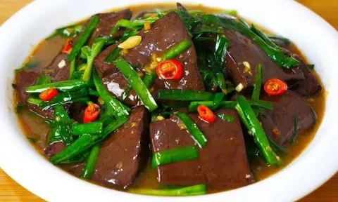 Tiết lợn ăn rất tốt cho sức khỏe nhưng đại kỵ với 5 người này, cần tránh xa!