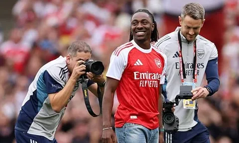 Bạo chi ở phiên chợ hè, Arsenal đối mặt với khủng hoảng nhân sự