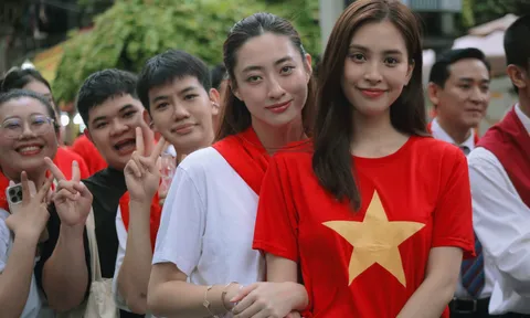 2 nhan sắc cực phẩm nhà Sen Vàng Tiểu Vy- Lương Thùy Linh tại buổi sơ duyệt Lễ diễu binh, diễu hành kỷ niệm A80