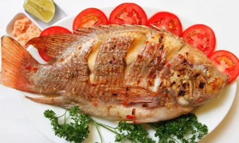 Rán bất kỳ loại cá nào chỉ cần thả thứ này vào chảo: Cá giòn tan không lo dính chảo, vỡ nát