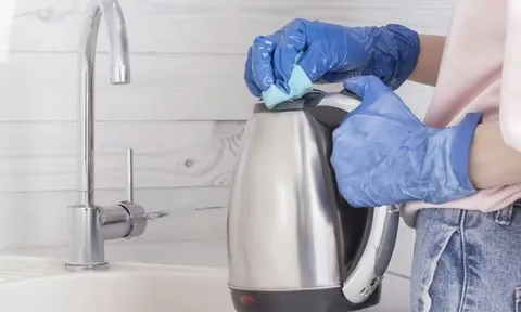 Mẹo vệ sinh ấm siêu tốc giúp đánh bay cặn vôi và mùi khó chịu: Đơn giản mà hiệu quả