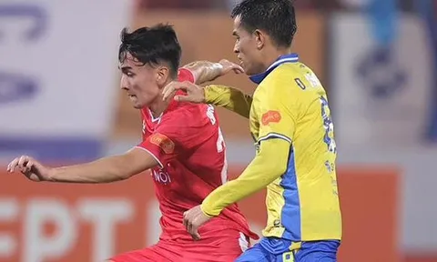 Brandon Ly ra mắt V.League, HLV Polking kỳ vọng vào tương lai