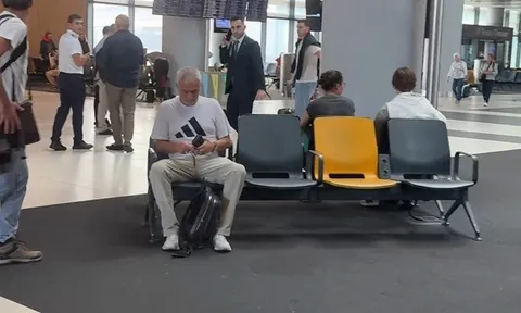 Hình ảnh đầu tiên của Mourinho sau khi bị Fenerbahce sa thải