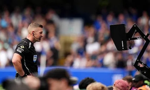 Trọng tài và VAR khiến chiến thắng của Chelsea trở nên "xấu xí"