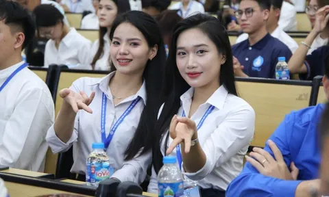 Loạt trường đại học tặng mỗi sinh viên 100.000 đồng dịp Quốc Khánh mùng 2/9