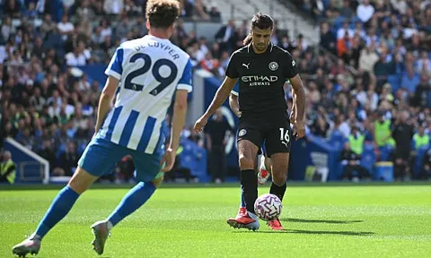 Chuyên gia Sky Sports: "Rodri tệ hại nhưng vẫn được giữ trên sân suốt 90 phút"