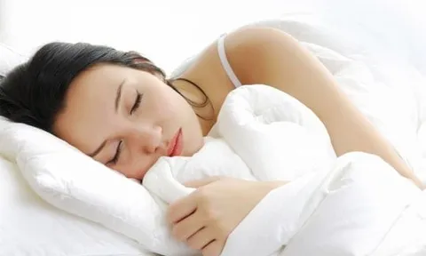Bật mí tuyệt chiêu giúp làn da tươi tắn, căng tràn sau một giấc ngủ dài