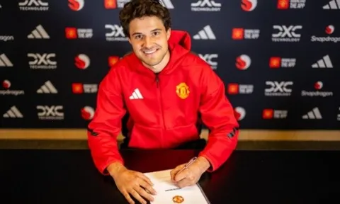 CHÍNH THỨC! Man United công bố thương vụ Senne Lammens
