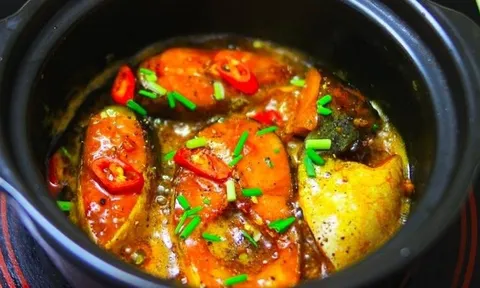 Kho bất kỳ loại cá nào chỉ cần thả thứ nước đặc biệt này vào: Cá hết sạch mùi tanh, thơm ngon chắc thịt
