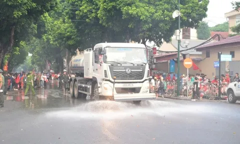 Ngay lập tức rửa đường phố, thu gom rác sau lễ diễu binh, diễu hành 2/9
