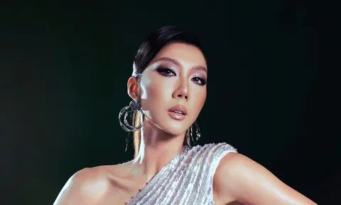 Ngọc Quyên trở lại sau 11 năm, đọ trình catwalk cùng "chị đại" Thái Lan Cindy