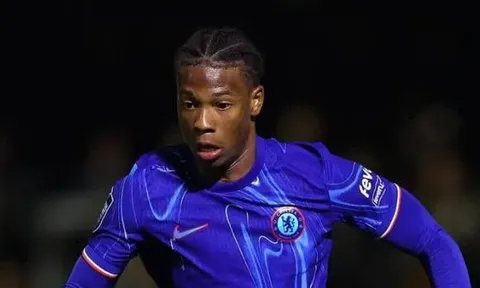 Chelsea tái ký Samuels-Smith chỉ sau 33 ngày ở Strasbourg