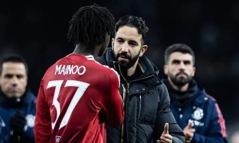 INEOS để lại "nút thắt" ở hàng tiền vệ Man United