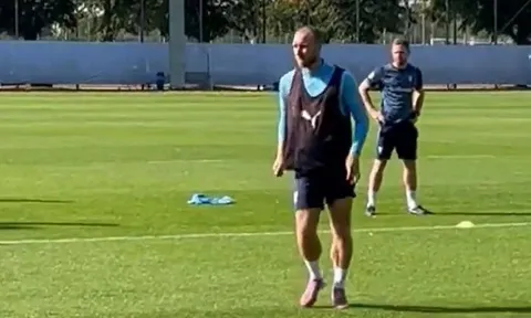Christian Eriksen tập luyện cùng Malmo, chưa có bến đỗ mới