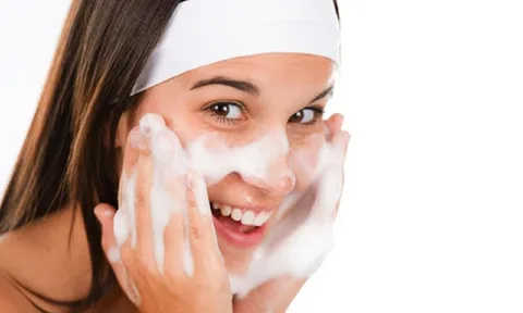 3 sai lầm cơ bản khi rửa mặt khiến da ngày càng xấu