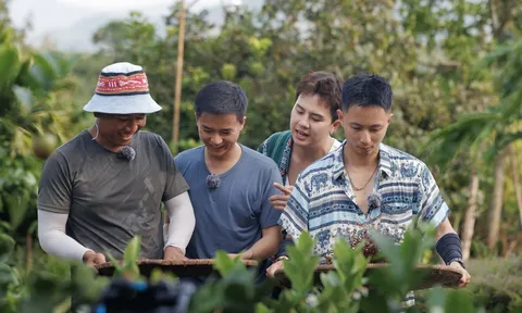 Bùi Công Nam tiết lộ tuổi thơ từng đi mót cà phê để dành tiền mua đồ ăn vặt