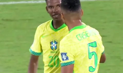 Casemiro không hài lòng với Estevao ở trận Brazil thắng Chile