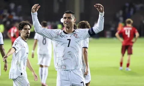 Ronaldo vượt Messi, chỉ cách kỷ lục 1 bàn
