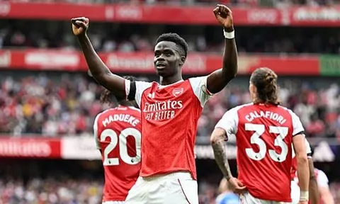 Sự ổn định của Saka mang đến một vấn đề ở Arsenal