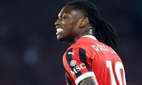 Leao trở lại Milan, tiếp tục đá tiền đạo cắm