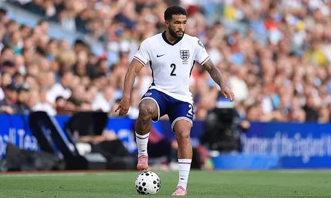 Roy Keane và Ian Wright đồng quan điểm về Reece James