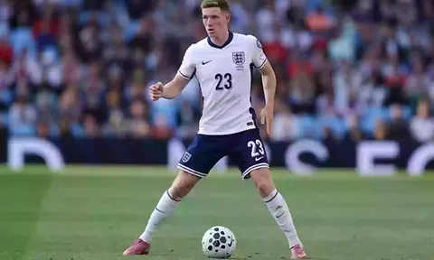 Cựu sao Arsenal bị gọi tên vì bình luận sai "nghiêm trọng" trên truyền hình