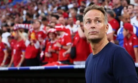 NÓNG! Leverkusen có HLV mới thay Ten Hag