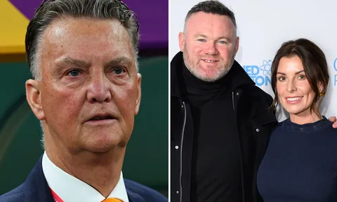 Wayne Rooney tiết lộ câu chuyện hài hước về HLV Louis van Gaal và vợ