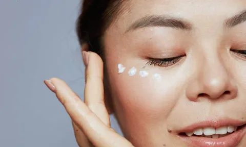5 nhóm thực phẩm phổ biến nhất có thể khiến da xấu đi mà bạn nên hạn chế
