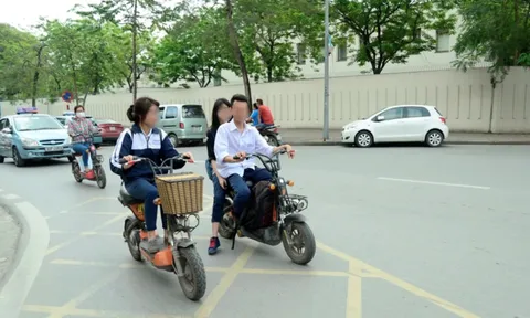 Siết chặt quản lý học sinh đi xe máy điện, xe đạp điện trên địa bàn Hà Nội