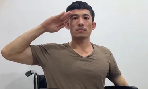 Liên Bỉnh Phát ngồi xe lăn, gửi lời xin lỗi đồng đội