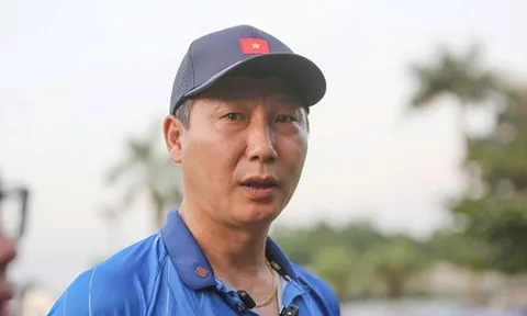 HLV Kim Sang-sik cùng U23 Việt Nam thư giãn trước trận chiến với U23 Yemen