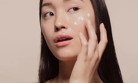 Quy trình chăm sóc da hỗn hợp ngày Thu đảm bảo da luôn sáng và mịn màng