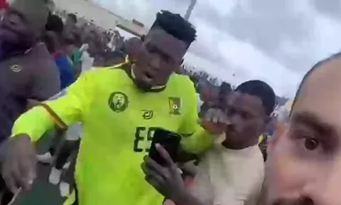 Andre Onana nổi điên, xô xát với CĐV sau thảm họa ở ĐT Cameroon