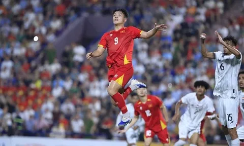 HLV Kim 'thay máu' ĐT Việt Nam, nhân tố U23 có thể được tin dùng