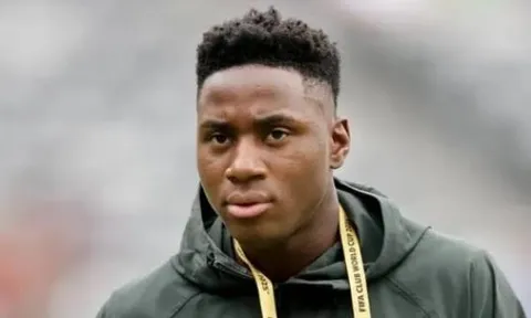 Chelsea lo ngại mất Dario Essugo đến năm 2026