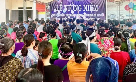 Xúc động lễ tưởng niệm 1 năm ngày mất của 67 nạn nhân vụ thảm họa Làng Nủ
